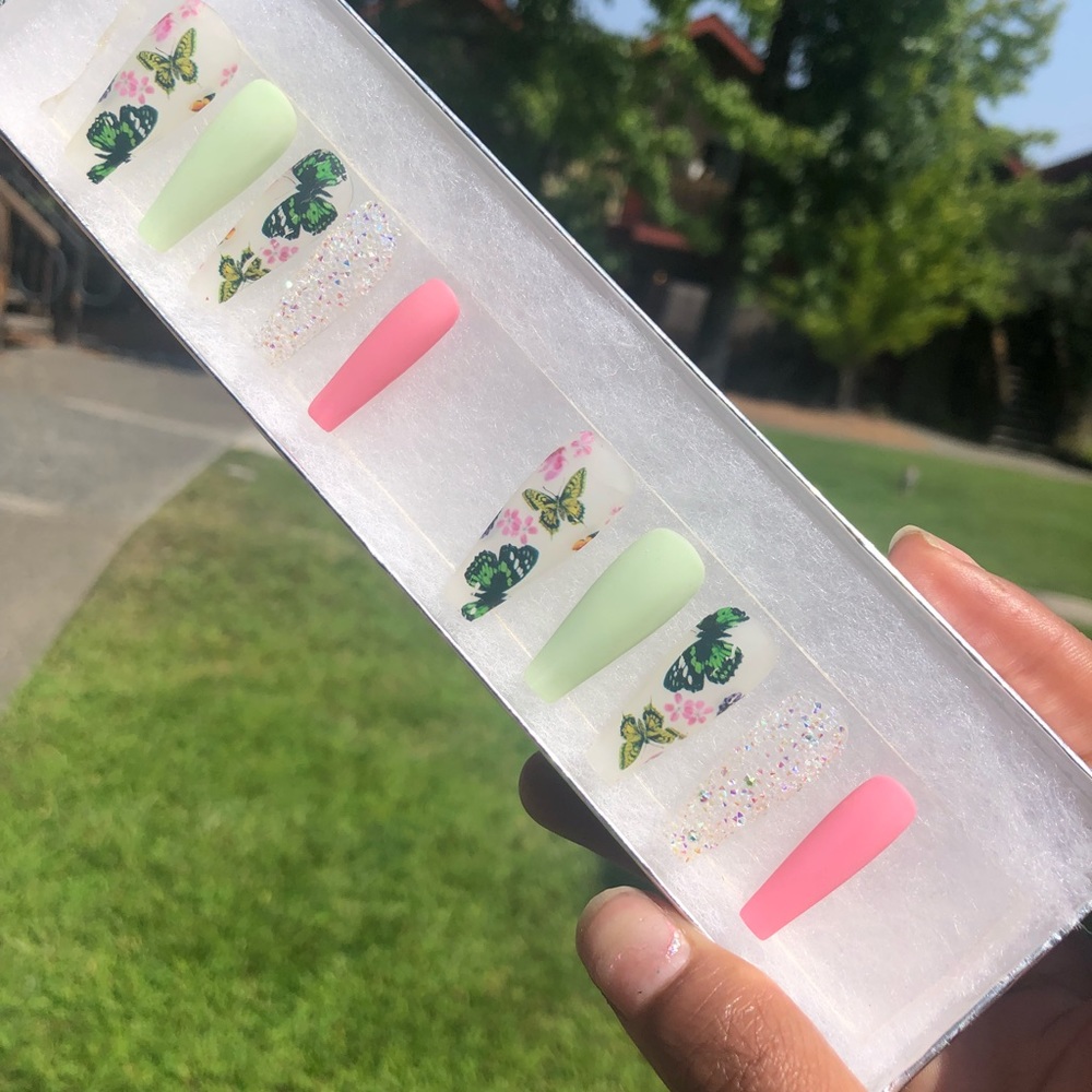 Matte butterfly design press on nails🦋